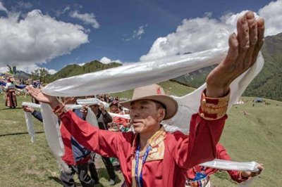 ​羌红与哈达有什么不同?区别在哪里?