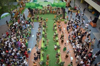 ​创意多彩环保生活 萌娃环保时装秀庆“六一”