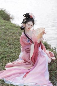 ​汉服【红绡】：盛世风华，舞动传奇