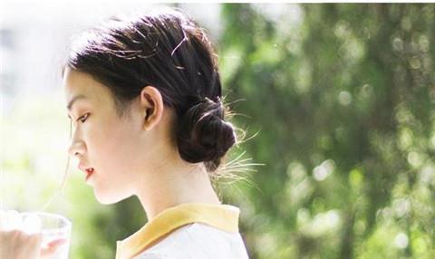 如何用简短的话语夸赞美女的美貌？