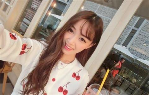 对女生暗示喜欢她却装傻怎么办