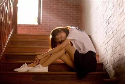 ​女朋友总是喜欢问我前任的事情，该讲给她听吗？