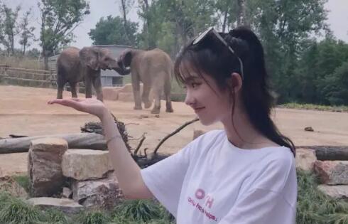 和女生怎么找话题聊天