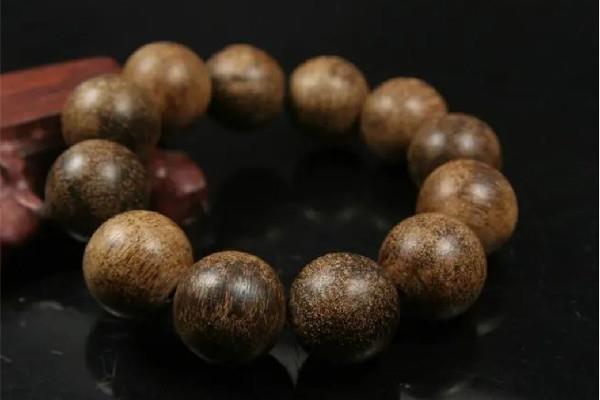 沉香手串香味能永久吗 沉香手串香味能持续多久 沉香手串香味能永久吗 沉香手串香味能持续多久