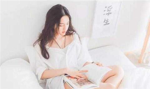 跟女朋友亲嘴儿他生气了怎么哄