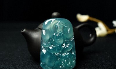 ​真玉和假玉放在水里的区别