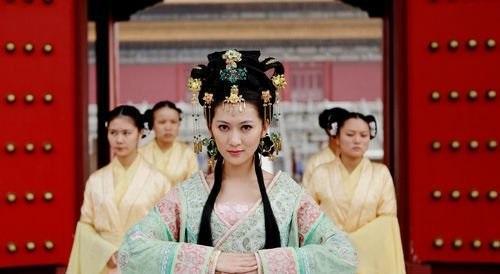 历史全：在晋朝时期八王之乱为何，