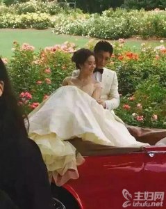 ​吴奇隆刘诗诗婚照曝光 诗诗优雅迷人奇隆帅气十足