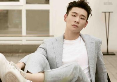 ​橙红年代阿瑟是谁演的