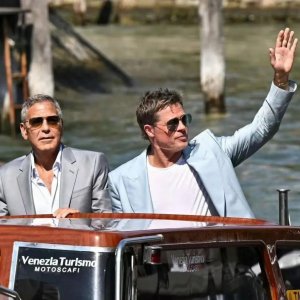 ​两位巨星，花费2亿，这俩顶流恰烂钱？