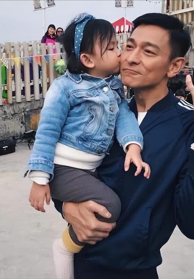 刘德华个人资料介绍（刘德华与妻子雪藏爱情24年）