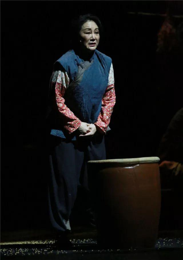 陈道明道歉退票，韩雪却录音假唱，正确选择千万条，她却走了最差的