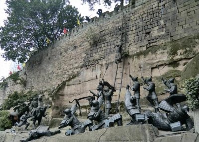 ​钓鱼城：抗蒙古入侵的中国历史壮丽篇章。