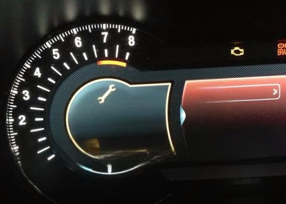 仪表盘上一个扳手图标是什么意思-