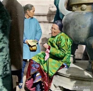 ​百年前的罕见老照片：一看就眼神不善的地主婆，带你回顾真实历史