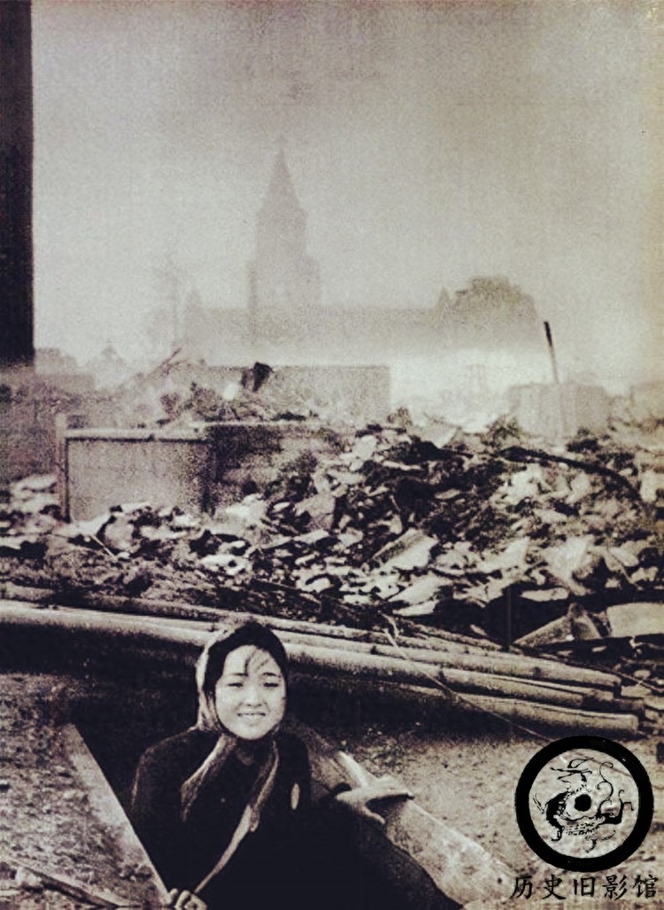 一组历史罕见老照片：图二是长相奇怪的类人猿，图三骑手很漂亮