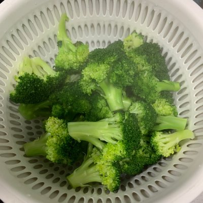 蒜蓉西兰花怎么做（蒜蓉西蓝花舌尖上的养生美食）