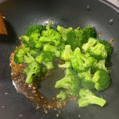 蒜蓉西兰花怎么做（蒜蓉西蓝花舌尖上的养生美食）