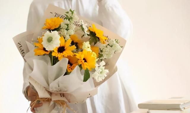 向日葵真正的花语，向日葵鲜花的花语是什么？情人节就只能送玫瑰?吗？图7