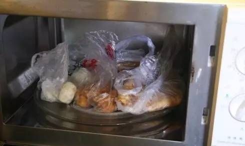 塑料袋放在微波炉中加热有害吗