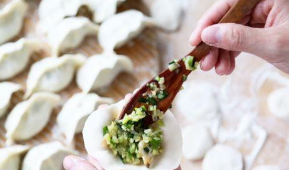 冻饺子为什么皮会裂口,冻过的饺子再煮为什么老是开裂呢图6