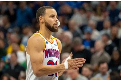 ​库里生涯数据更新，总分24402，31分1板8助，赛季末冲刺历史第25