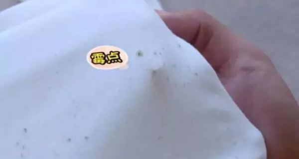 衣物发霉了怎么去除霉菌,小妙招 怎样去除衣服上的胶水图4