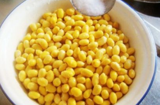 炒黄豆怎么炒好吃,炒黄豆酱的制作方法图14