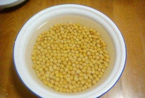 炒黄豆怎么炒好吃,炒黄豆酱的制作方法图1