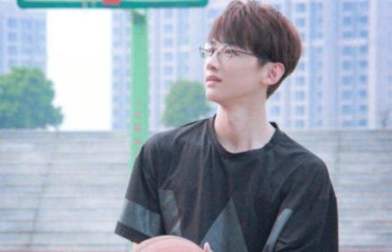 继白敬亭胡一天后，又一初恋脸男神走红，刚出道就被芒果台力捧