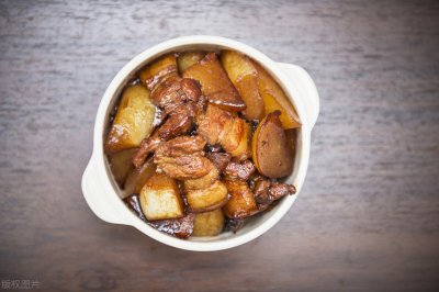 ​煮肉多长时间就熟了（煮猪肉的正确方法）