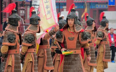 ​越南历史上最后一个封建王朝，蓄意侵占中国疆土，最终归降大清