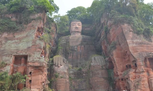 九寨沟和乐山大佛在一个方向吗