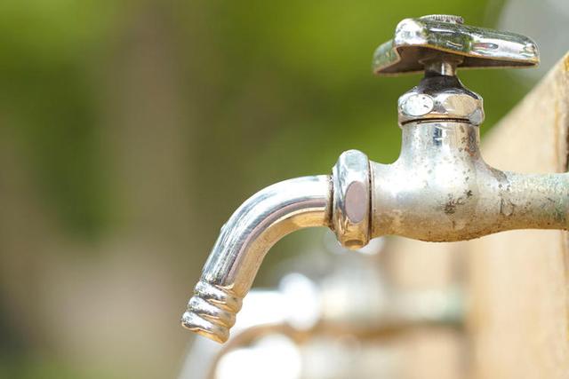 水龙头长期漏水的原因（水龙头为何总是无故漏水）(5)