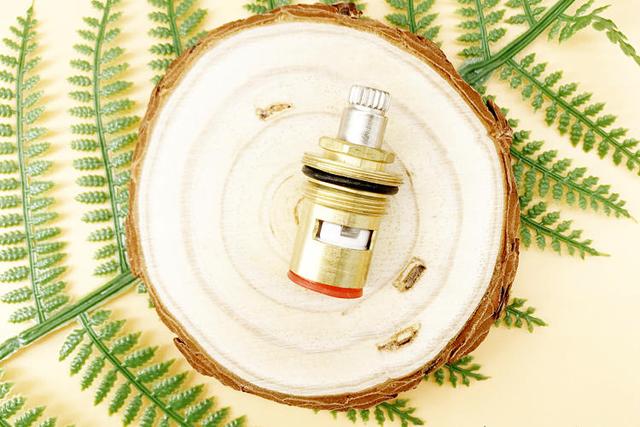 水龙头长期漏水的原因（水龙头为何总是无故漏水）(4)