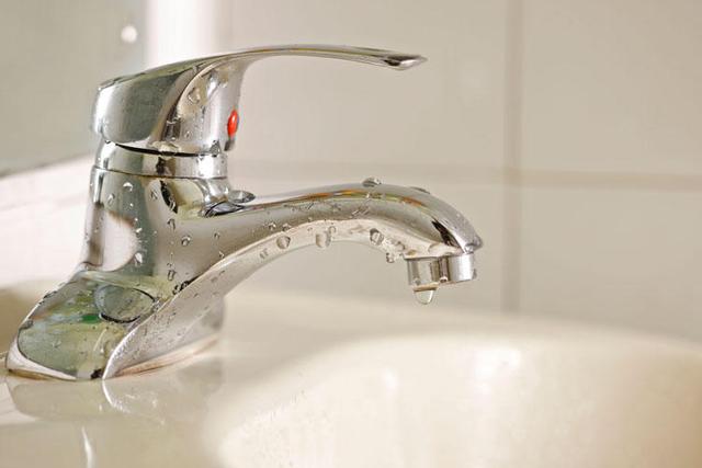 水龙头长期漏水的原因（水龙头为何总是无故漏水）(6)