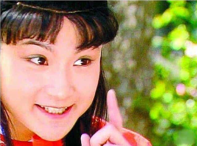 贾宝玉的通灵宝玉上镌刻着哪几个字（贾宝玉的玉）