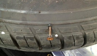 ​车胎被人扎了报警有用吗