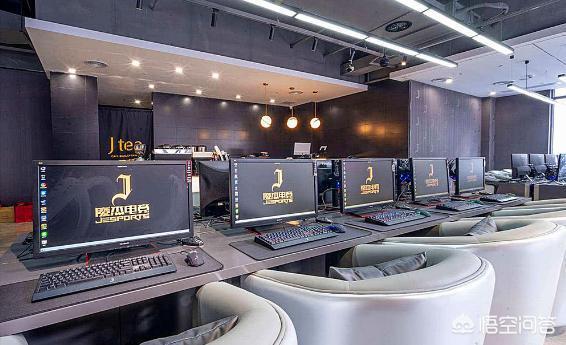 还有人记得周杰伦花2000W投资的网吧吗？当时说收费300元一小时