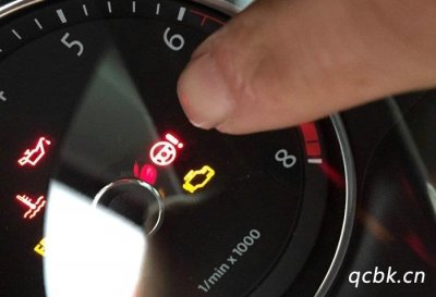 ​方向盘故障灯亮是什么原因