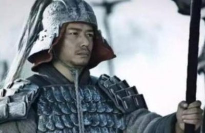 ​刘邦为何会让一直默默无名的韩信统领三军呢？