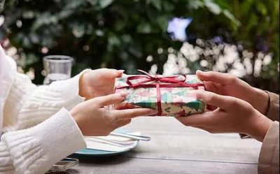 ​第一次跟相亲对象见面需要准备礼物吗？