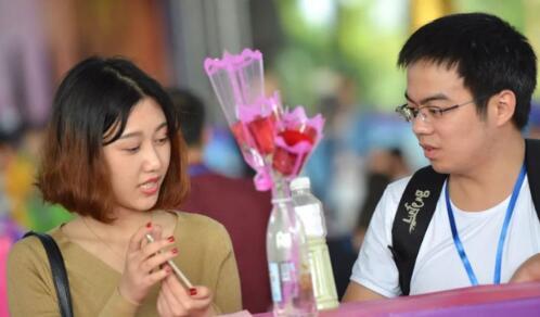 第一次和相亲女生见面需不需要准备礼物