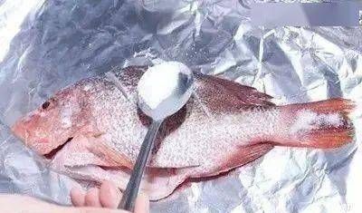 怎样去鱼身上的煤油味