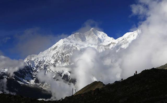 喜马拉雅山峰最新高度(10座8000米高峰汇聚于此)(34)