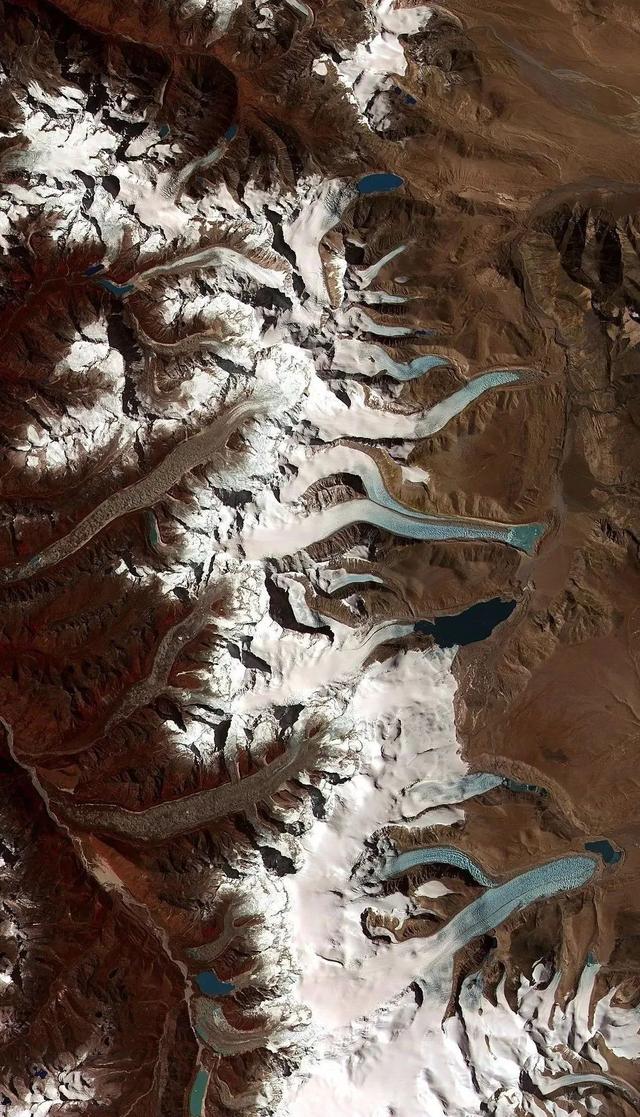 喜马拉雅山峰最新高度(10座8000米高峰汇聚于此)(3)