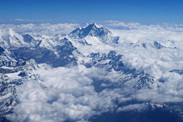 喜马拉雅山峰最新高度(10座8000米高峰汇聚于此)(19)