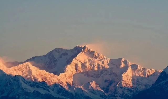 喜马拉雅山峰最新高度(10座8000米高峰汇聚于此)(38)