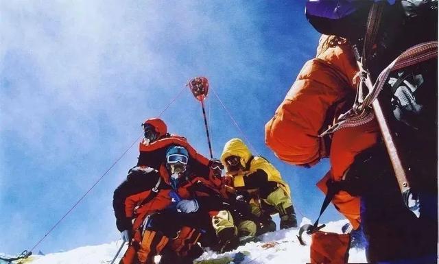 喜马拉雅山峰最新高度(10座8000米高峰汇聚于此)(26)