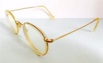 镜架的材质分类及优缺点(挑选各种材质镜架)